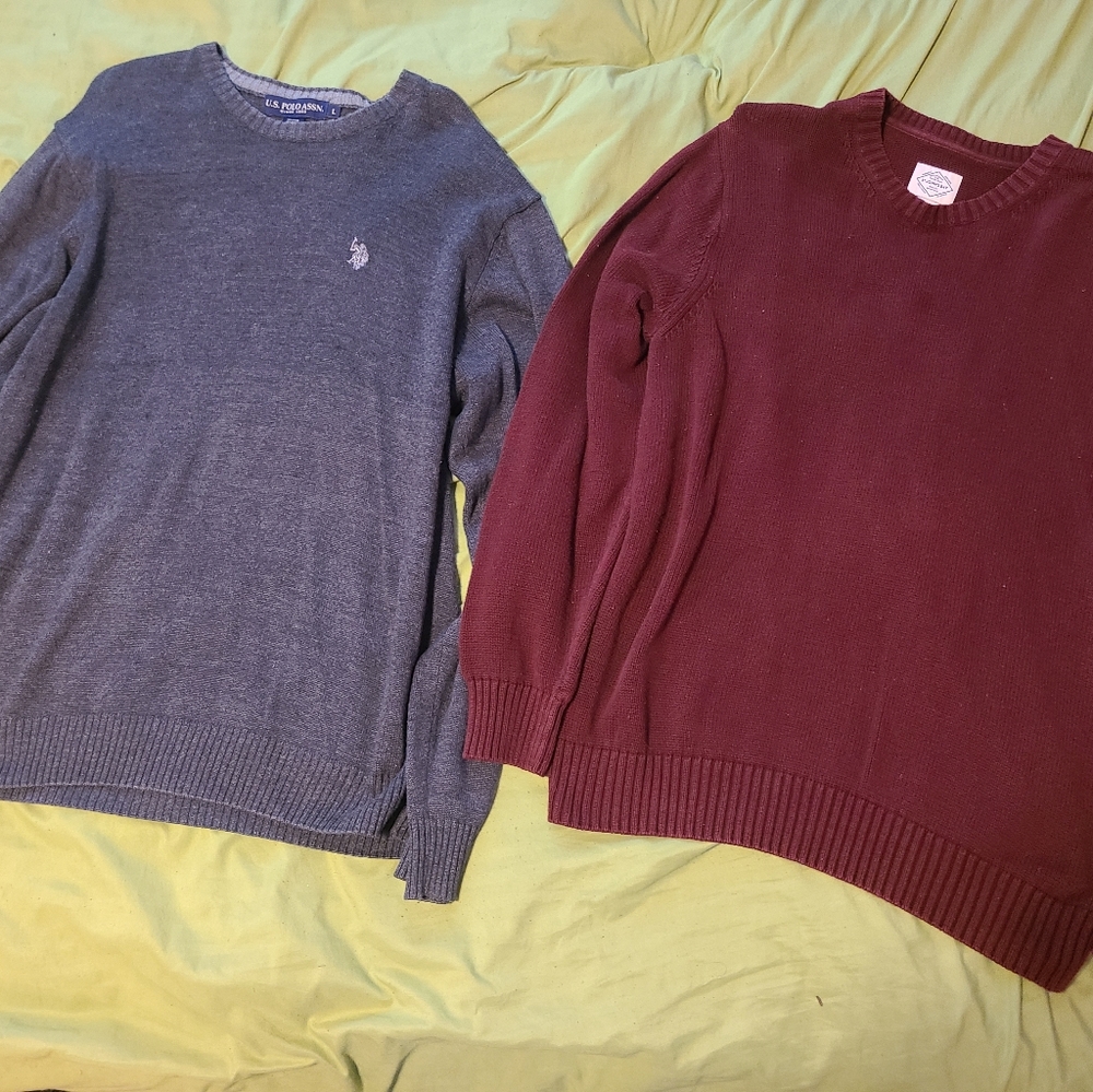 Charcoal grey and maroon sweaters